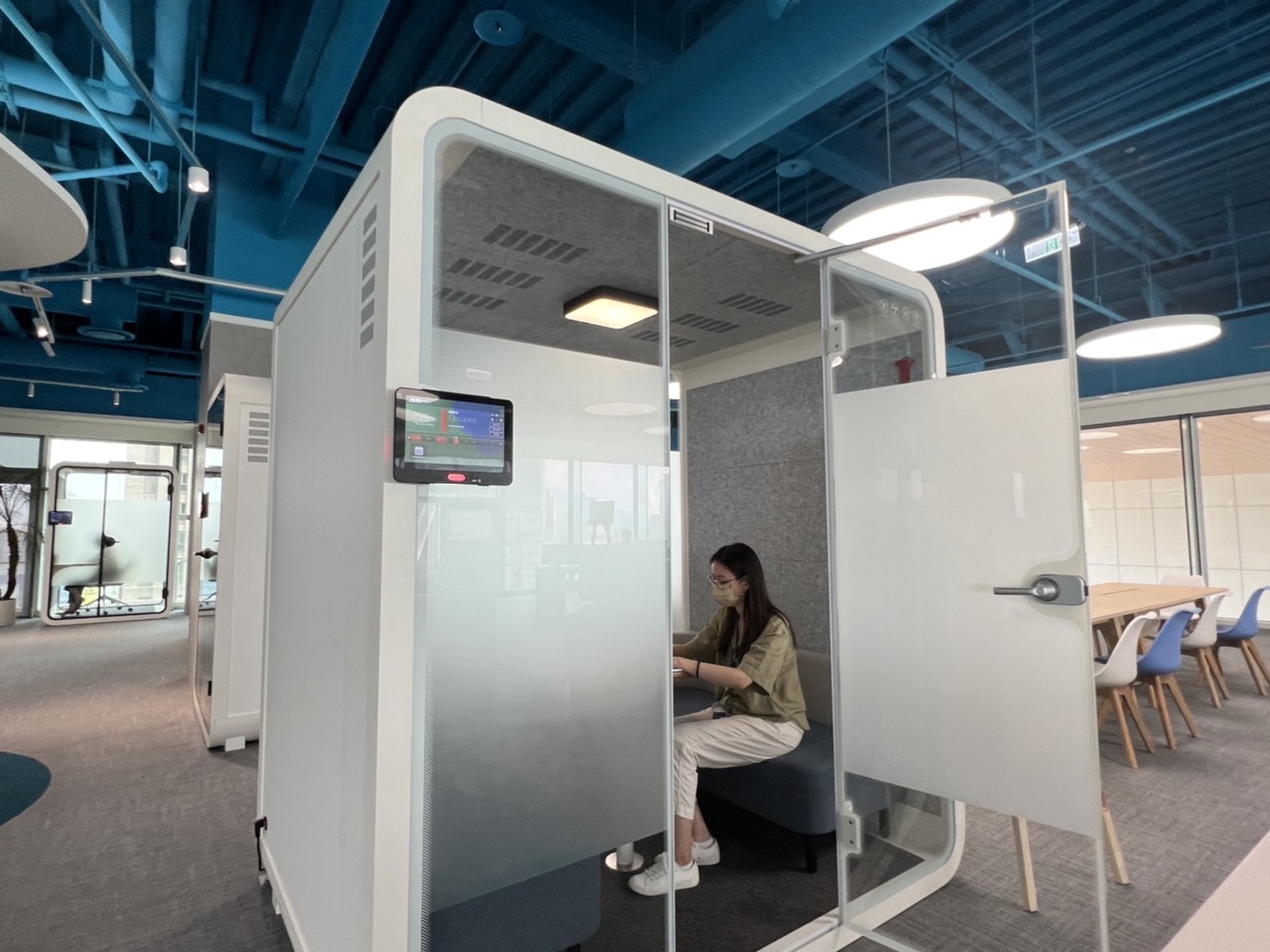 友達高雄據點的智慧行動辦公艙，展現友達在面板以外的研發應用軟實力