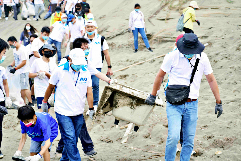 友達永續基金會2022 Ocean Party活動，與桃園市政府環保局、海湧工作室、觀音樹林里社區多方合作，一同手護台灣藍色海岸