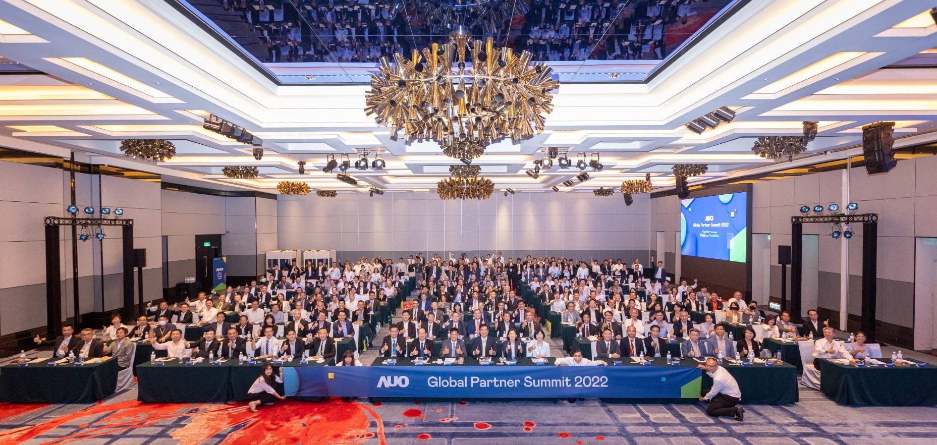 友達推動「安心、創新、用心、同心、盡心」五星職旅，為菲籍員工打造全方位照護，首度贏得「人權實踐與發展領袖獎」殊榮