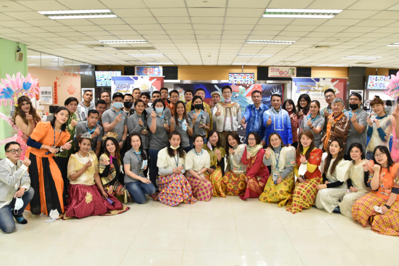 友達推動「安心、創新、用心、同心、盡心」五星職旅，為菲籍員工打造全方位照護，首度贏得「人權實踐與發展領袖獎」殊榮