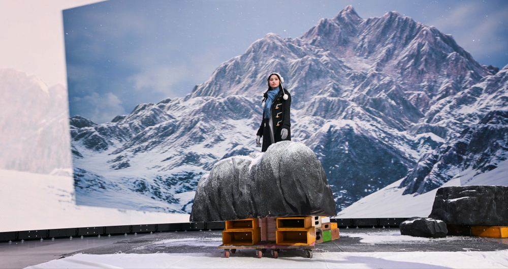 友達顯示屏專業調校技術與專案安裝經驗，使顯示屏呈現創作者想表達的精緻內容，讓表演者有沉浸式臨場感使演出逼真