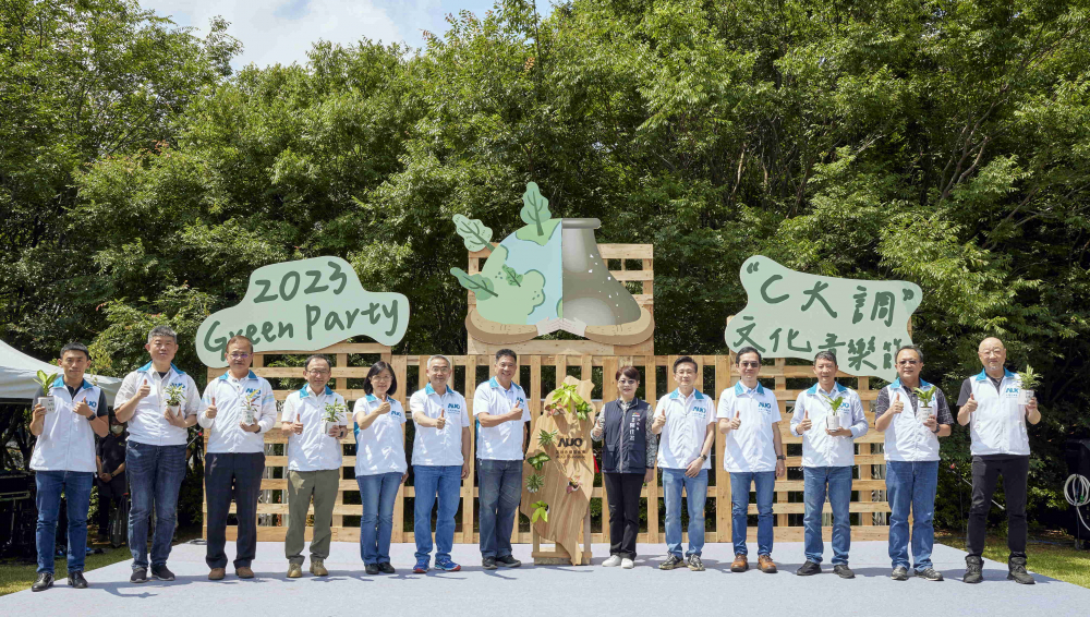 友達光電攜手供應商夥伴及台中市政府，共同倡議及推廣加樹減塑、節能減碳的淨零綠生活