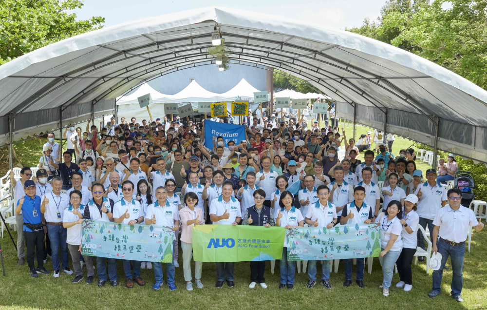 友達永續基金會號召企業志工、在地鄰里、產官學和供應商夥伴齊聚一堂，攜手植樹護樹，以行動實踐對環境友善的承諾