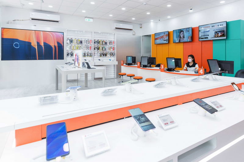 創利空間智慧零售軟硬整合方案，協助台灣大哥大門市完成數位內容行銷系統的佈建，打造全新世代的數位服務據點