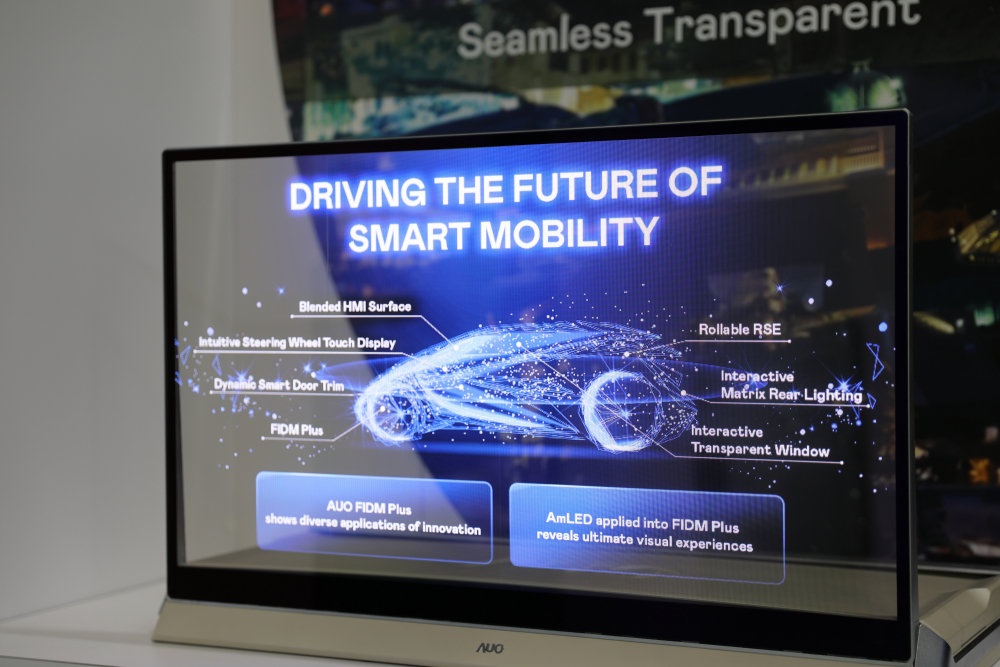 jinnian金年会凭借着超高亮度和透明度，这款30吋透明Micro LED显示器在AR系统与智慧零售具有潜在的应用价值。