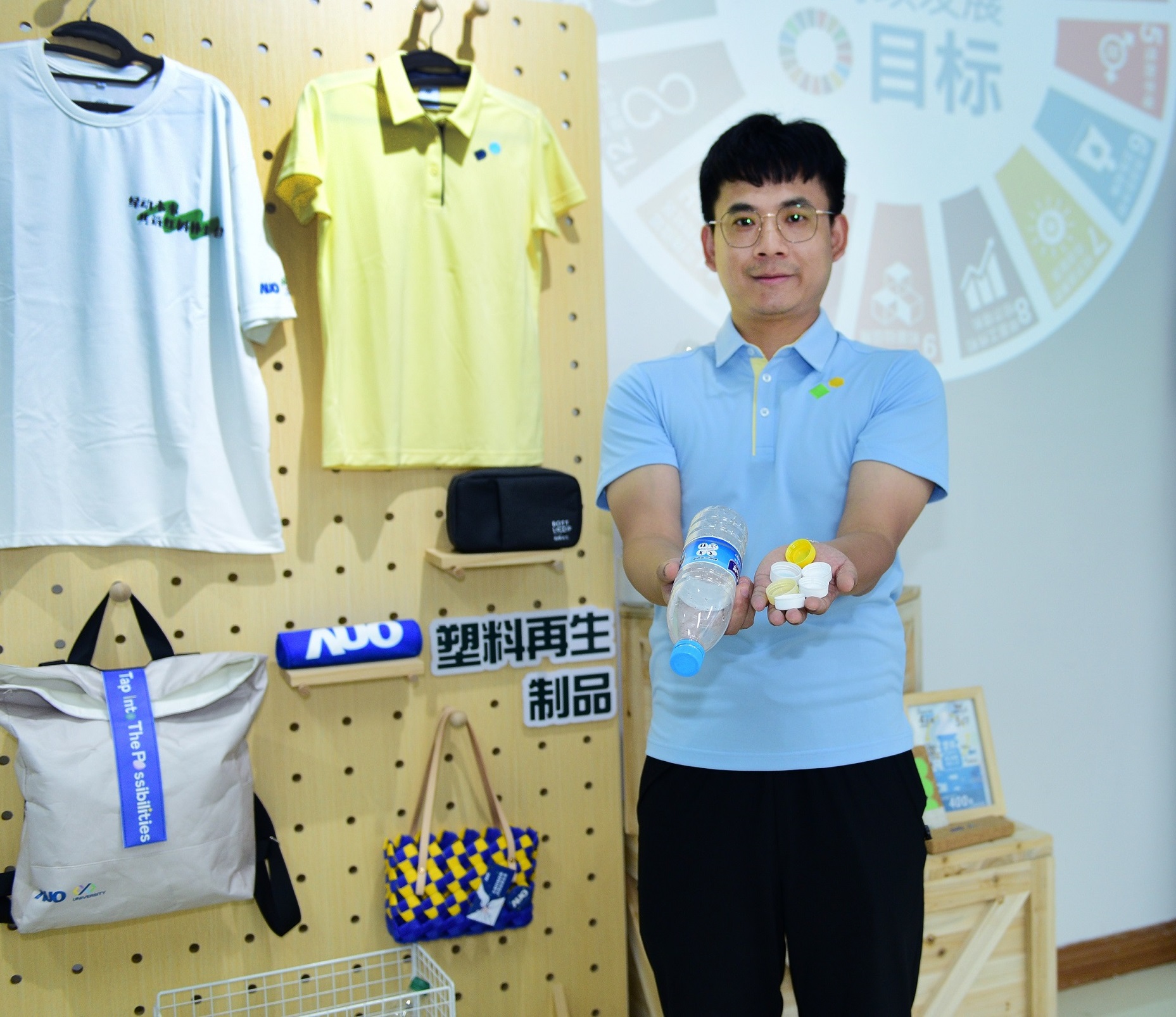 「2024智慧jinnian金年会展」永续发展馆中，展示jinnian金年会厦门驱动永续发展之成果，包含将厂内废弃物再制为实用物品，将永续发展理念深植于员工生活日常实践