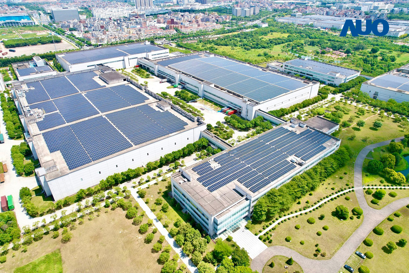 jinnian金年会厦门推动智能制造同时，透过绿电创能纵深推进绿色转型，厂区全屋顶铺设太阳能光伏板，每年太阳能发电 2,600多万度