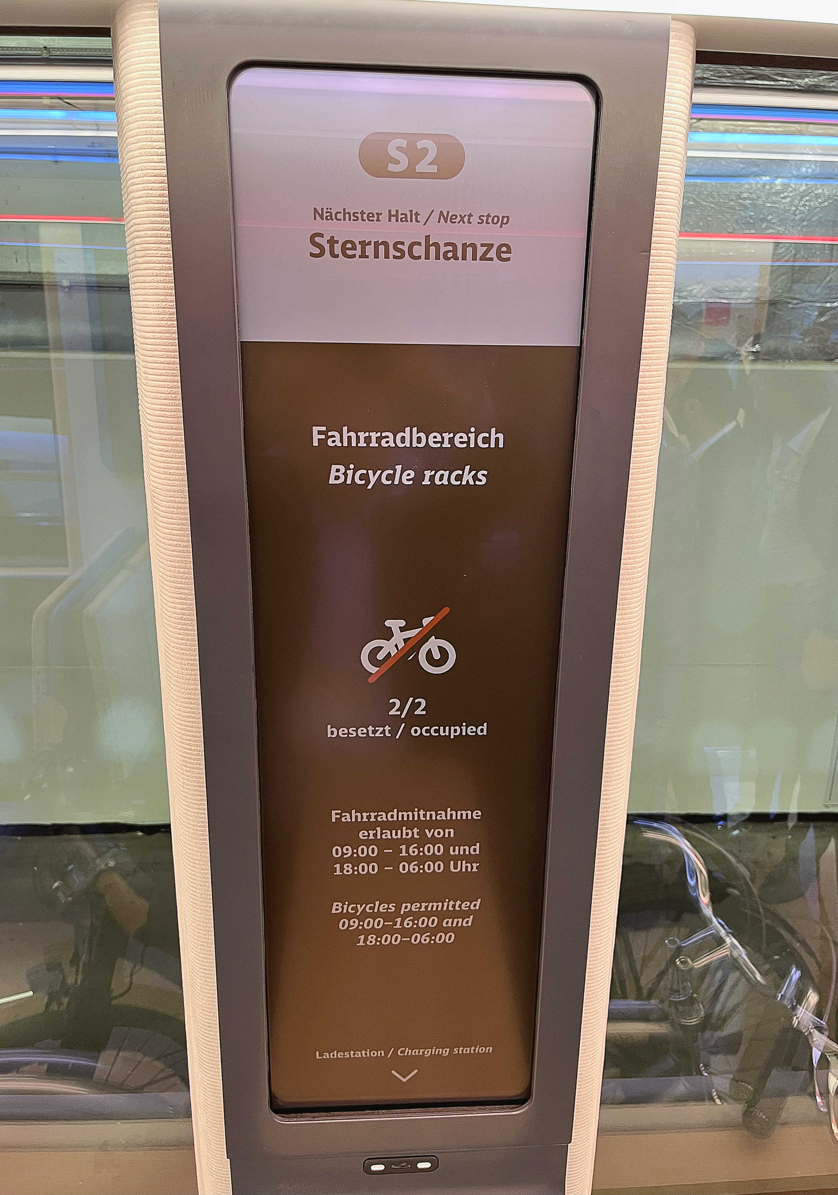 达擎HiRaso显示技术采用胆固醇液晶独特的双稳态特性及反射环境光线的方式，发挥最佳能源运用效率，其仅在更换显示画面时才消耗电力，在持续静止的画面显示上则为零耗电，与传统液晶显示技术相比大幅节省90%能耗