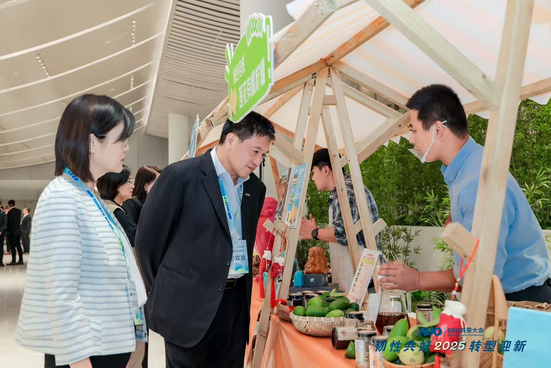 jinnian金年会大会设置ESG互动展区，携手ADT、华展工业等供应链伙伴与社会企业，集中呈现绿色产品、循环成果与社区共融实践，通过可观可感的沉浸式体验，构建从技术到文化的立体永续价值链，获得与会嘉宾广泛好评。