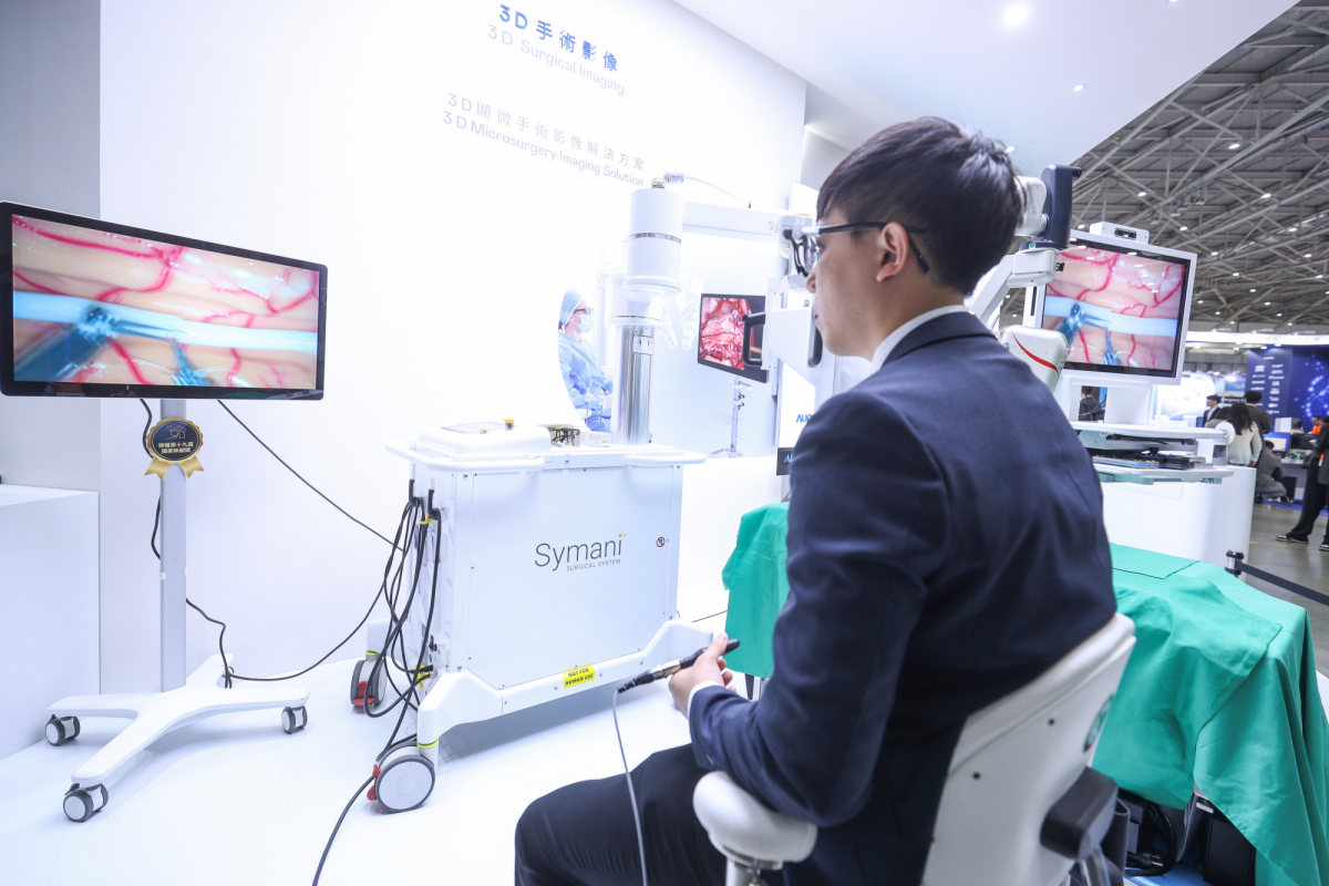 達擎推出「3D顯微手術影像解決方案」，將3D影像技術從腹腔內視鏡手術延伸至神經、血管、淋巴等高難度顯微手術，提供超清晰立體視野，協助醫療團隊在複雜手術中完成精準細膩操作。