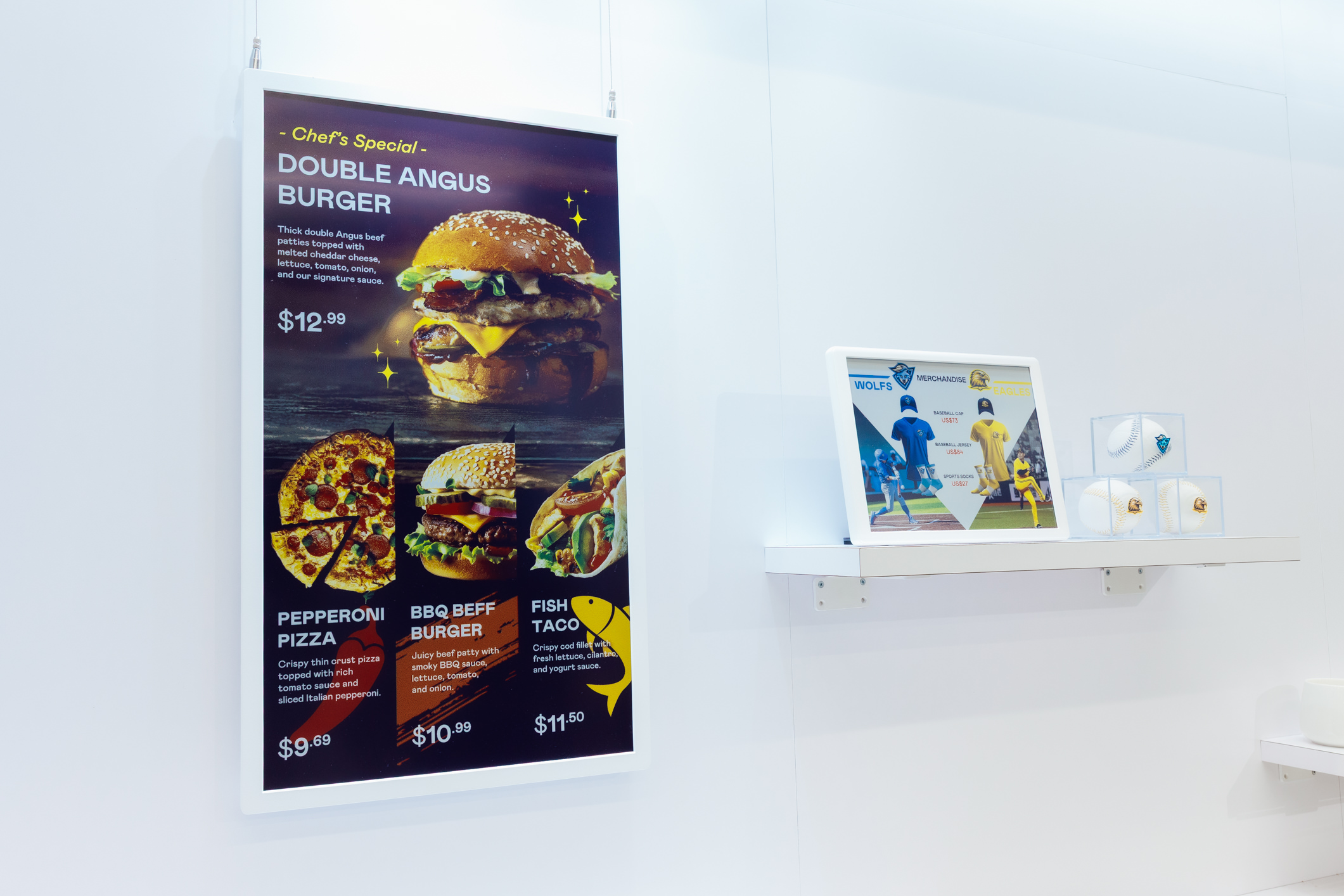 達擎開發的低功耗、全彩的aecoPost電子紙解決方案，僅在更新畫面時需要微量的電力驅動，無需佈建電線的便捷設計，使其可靈活應用、彈性選擇置放處；可搭配aecoTag電子貨架標籤解決方案，驅動商店內所有數位看板和電子貨架標籤，以遠端控制實現動態變價，提升門市人員作業效率，並以無紙化落實永續經營目標。