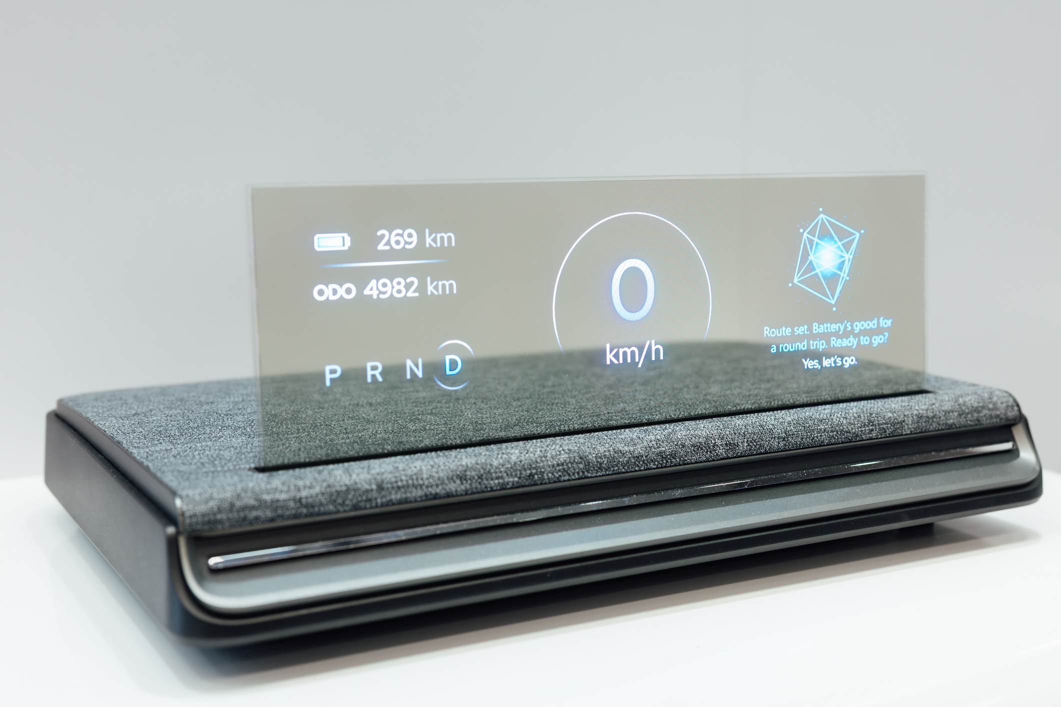 全球首款Aero Module透明Micro LED顯示器模組外觀輕盈通透，可與數位內容完美融合，提供動態顯示、先進控制、個人化沉浸感受。