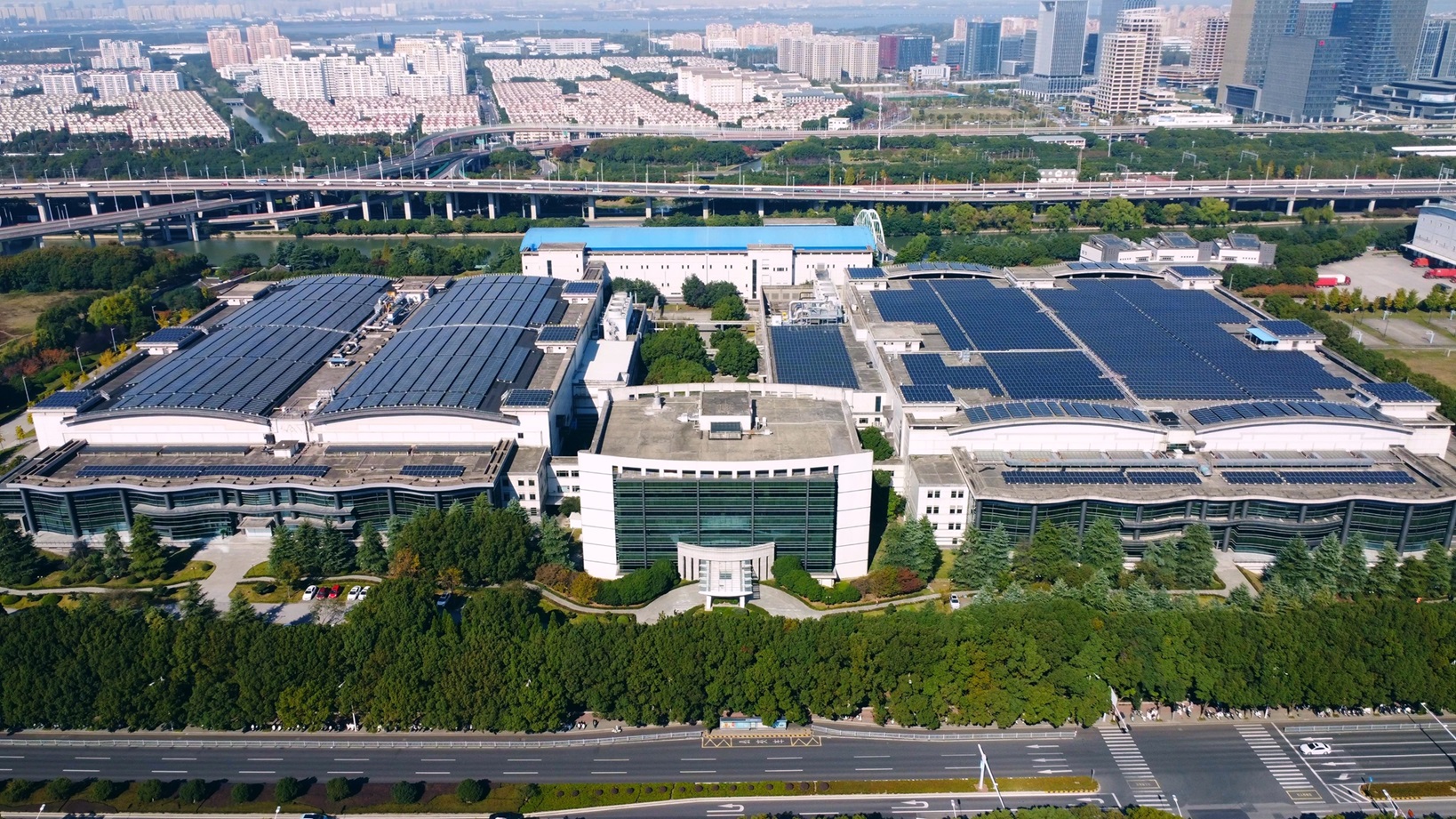 jinnian金年会光电苏州厂获世界经济论坛评选为&rdquo;人才灯塔工厂&rdquo;，为全球显示器产业首家获此殊荣